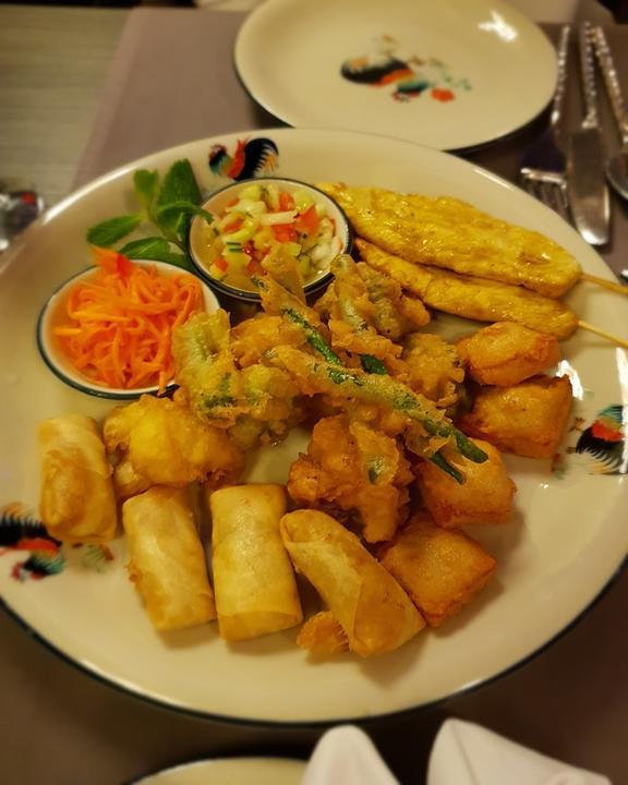 Lay Thai Restaurant & Lounge